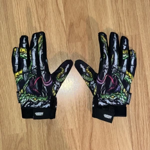 Inked handskar - Köpta från inked hemsida inte använda bara testat på dom, perfekta för moppe,cross eller om du jobbar som mekaniker 