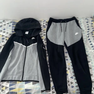 Nike Tech Fleece - Såld