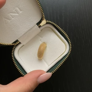 Ring från ANI - Säljer min ring från ANI. Nästintill oanvänd. Skriv om ni har några frågor💌