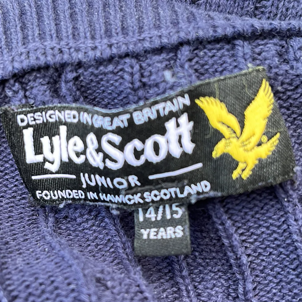 Säljer min Lyle & Scott tröja då jag har bytt stil. 9/10 skick. Tröjor & Koftor.