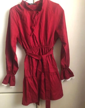 Klänning  - Helt ny med prislapp. Passar även storlek M. 