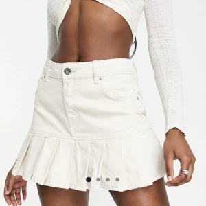 Kjol - Säljer nu denna snygga jeans kjol då den inte passar mig längre. Köpt från asos men den är slutsåld❤️