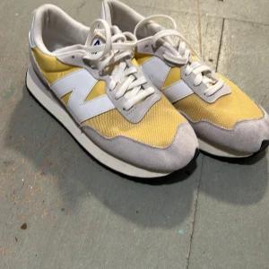 New balance 44 - Oanvönda new balance storlek 44 lemon curl edition