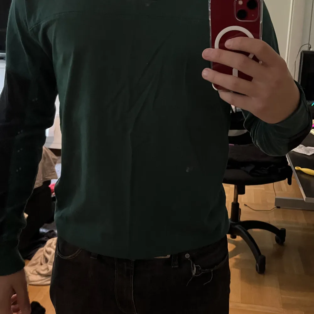 Grön tröja från adidas med svarta detaljer, storlek S. Tröjor & Koftor.