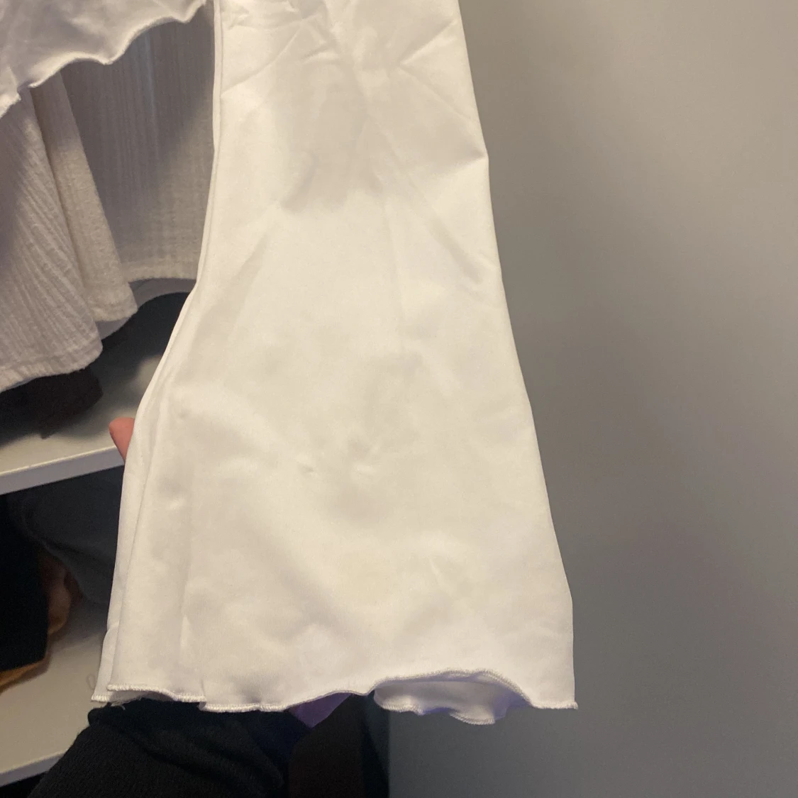 Vit långärmad med detalj! - 91