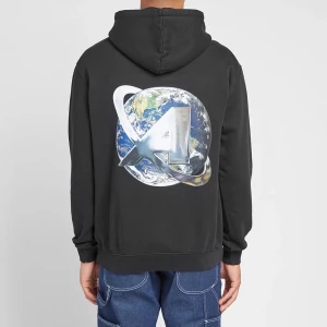Axel Arigato Universal Hoodie - Bra skick Svart med tryck på ryggen Storlek L  Nypris 2050kr