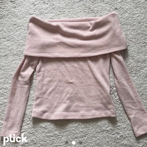 Stickad off shoulder tröja  - Fin stickad off shoulder tröja i nyskick🌸 Storlek S men sitter som en XS/S