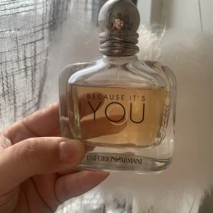 Armani si you - Använd några på gånger flaskan är nästan full typ 80ml kvar