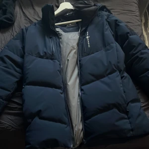 Sail racing jacka - Storlek S  Väldigt varm jacka och passar perfekt för vintern  Skick 10/10