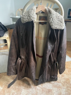 Läderjacka - Nyskick, Använt 3 gånger max. För snabb affär så kan priset förhandlas tillsammans