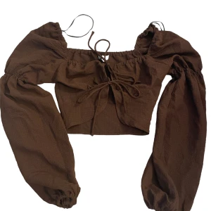 Brun topp - En brun topp från H&m, använt ca 1-2 gånger, strl XXS