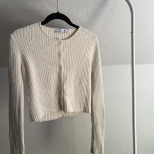 Stickad tröja - Stickad tröja från Berskha. Endast använd ett fåtal gånger! 