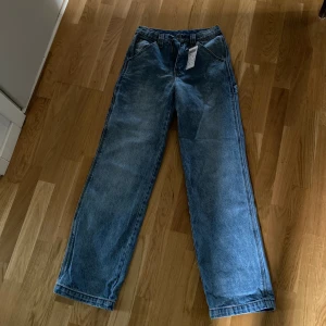 Brandy melville jeans - Högmidjade brandy jeans, aldrig använda