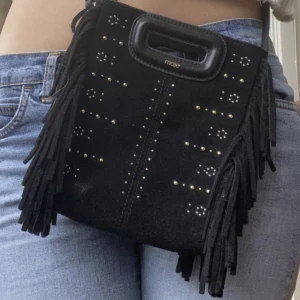 Maje väska  - Säljer min sparsamt använda Maje väska, kommer bara med  kedja! Fler bilder kan skickas! Pris kan diskuteras!  Fraktar eller möts upp i Stockholm!