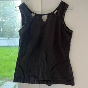 Top från royal robbins - Mörkgrå top  med cutouts