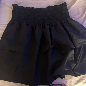 Volangkjol - En svart volangkjol