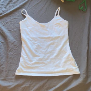  vit topp  -  kommer inte så mycket till användning kanske bara använd fyra fem gånger.