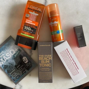 Grooming kit for men - Brand new - L’Oréal Hydra 300ml - Nypris 95kr Gillette shaving Gel - 75ml - Nypris 52kr The dude. 150ml - Nypris 189kr Recipe for men: Facial Moisturizer 75ml Nypris: 209kr Shiseido men Cerum 10ml: Nypris 639kr Facemask designed for men x1. Nypris 59kr 1243kr värde. 