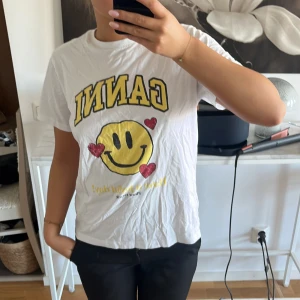 T-shirts  - Snygg Ganni tröja köpt för 845! Knappt använd! 🤗