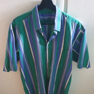 Skjorta - Grön, randig kortärmad skjorta