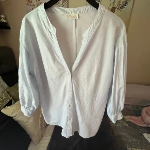 Trekvartsärmad skjorta - Fin randig armedangels skjorta med trekvartslånga ärmar. 💙