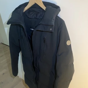 Sail racing  - Säljer min killes Sail racing vinterjacka i fint skick då den är lite liten på honom!🥰