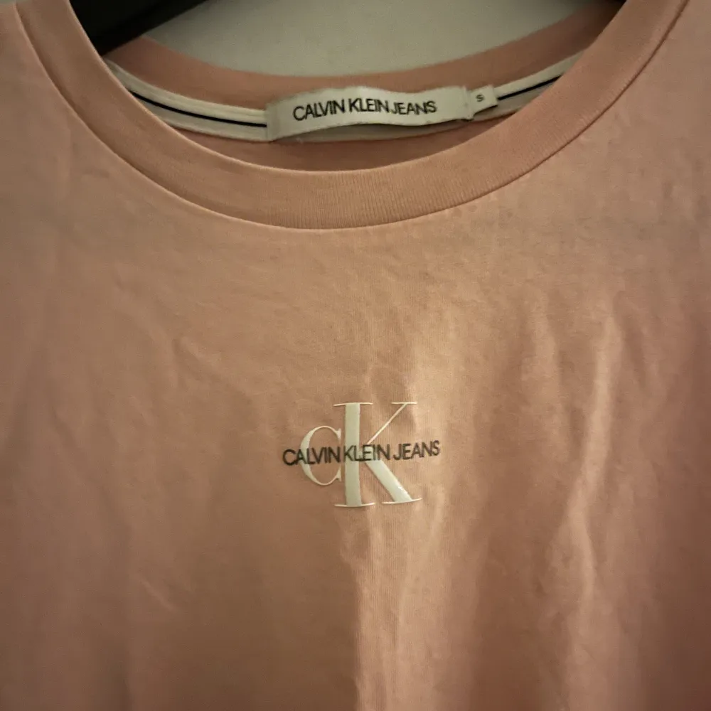 💕Jätte fin Calvin Klein t-shirt 💕. T-shirts.