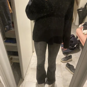 Jeans - Ett par super sköna bootcut jeans från bershka🌸säljer eftersom de inte kommer till användning för min del💗