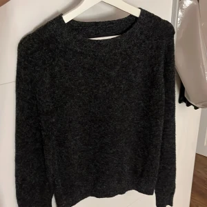 Stickad tröja  - Helt ny stickad tröja från vero moda i storlek xs. 🌸