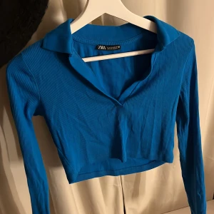 Blå topp  - Blå ribbad topp från zara storlek M. Endast provad🌸