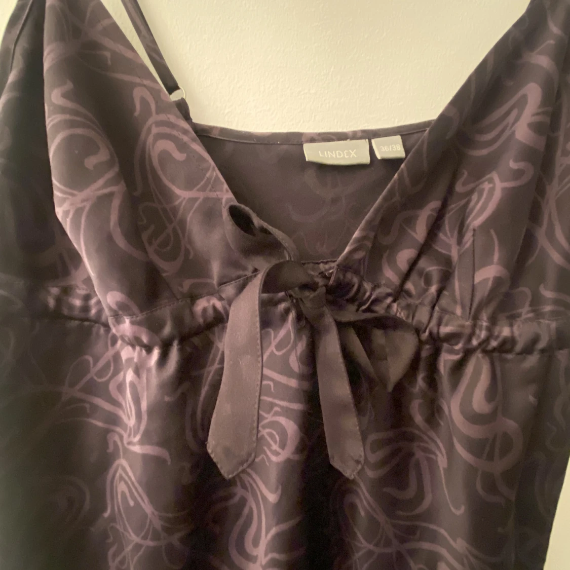 lila satin klänning - 90