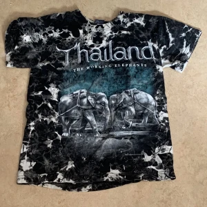 Fet thailand tröja - Thailand tröja som jag knappt har använt. Pris kan diskuteras 