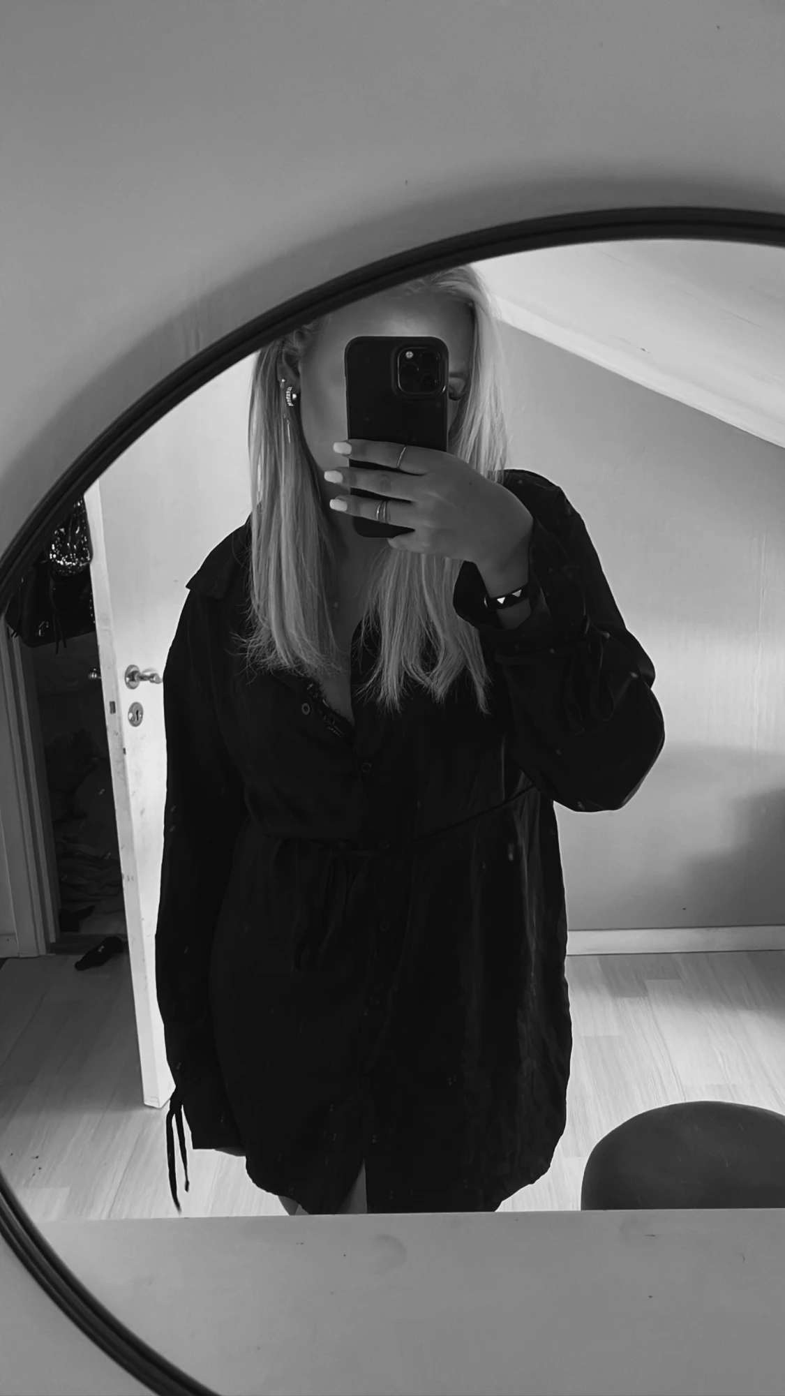 svart sidenklänning 