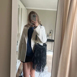 Väska - Super häftig väska som passar till skola eller en vanlig dag. Finns innerfack 