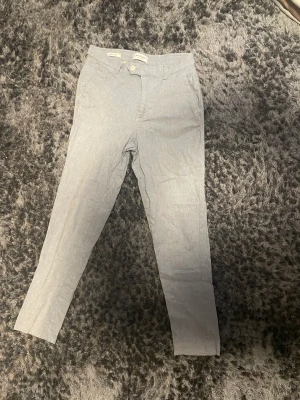 Linnebyxor  - Linnebyxor från Jack and Jones  Inga fläckar eller hål  För små för mig