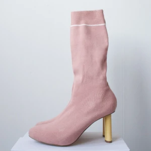Rosa Klackskor - • BUBBLEGUM PINK SOCK BOOTS WITH YELLOW HEEL AND WHITE STRIPE DETAIL  • SIZE - EU 37 / US 7 / UK 5