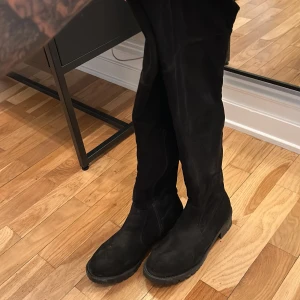Boots mocca Bianco  - Moccaboots storlek 38 från Bianco. Luktar go ny mocka från dem och dem Är Som nya. Min tjej har använt dem 2 ggr. 