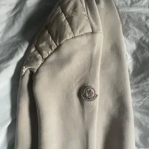 Moncler jacka cardigan Använt få gånger 