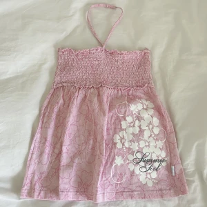 Trendig halternecktopp - Finaste linnet i nyskick! Använd gärna köp nu!🥰