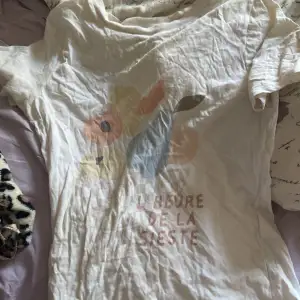 Säljer denna T-shirten från Gina tricot ❤️ Köpte den förra året o använde den lite men har inte använt detta året, köpte för 149 säljer för 70kr. 