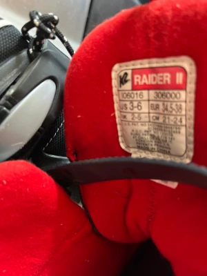 Rullskridskor  - Stadiga och rejäla rullskridskor i fint skick.  Använd ett fåtal ggr.  Storlek  34,5 -38 Finns i sollentuna