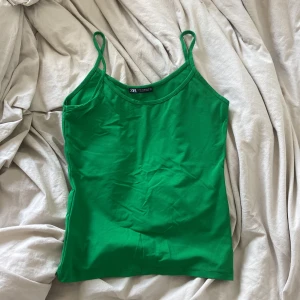 grönt linne  - jätteskönt linne i en härlig grön färg från Zara som inte längre säljs 💚