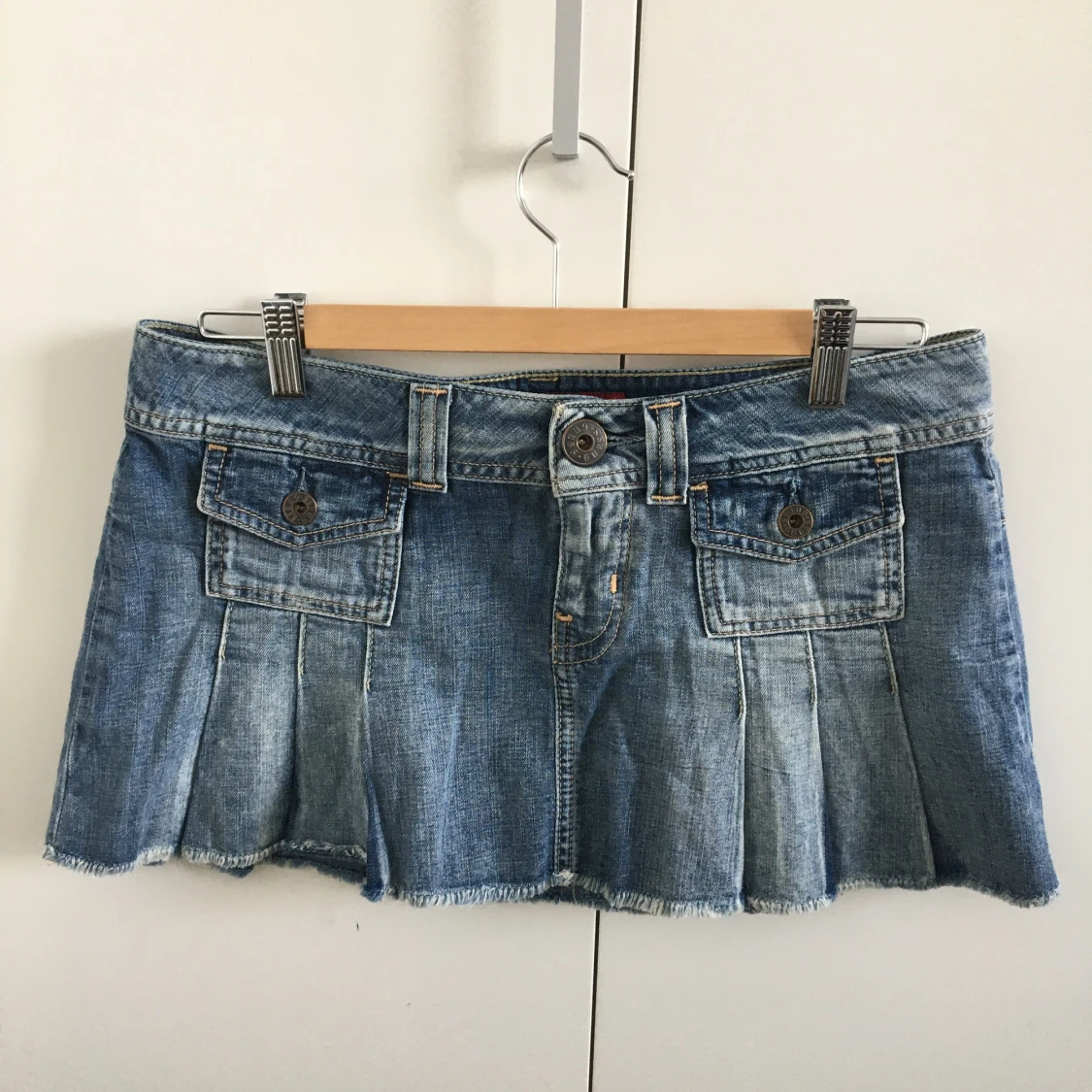 Minikjol i jeans från Guess