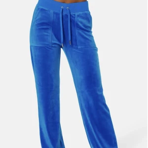 Blå juicy couture - Säljer dessa fina juicy byxor i ny skick, säljer de då de inte kommer till andvändning 💗