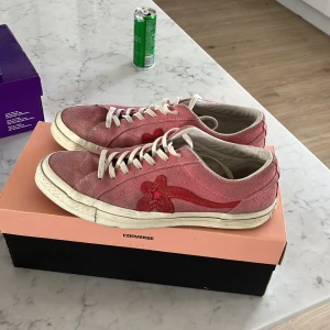 Golf le fleur x Converse - Köpte 2018 och använda över sommaren, därefter har de stått på hyllan i flera år. Inga skador