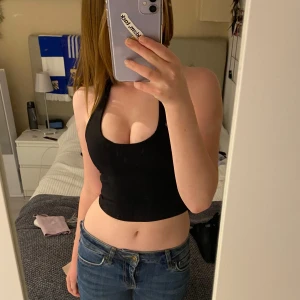 Halterneck Topp - Jättefin halterneck topp från h&m! Perfekt till lågmidjade jeans eller linnebyxor 💕