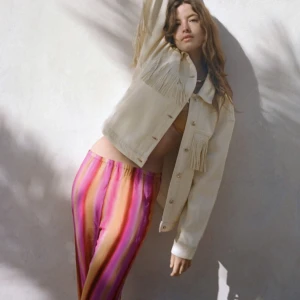 Frans jacka  - En så cool jacka med fransar, köpt på zara förra våren!💖