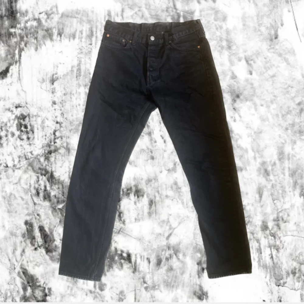 Säljer dessa snygga jeans från Weekday. W 31, L 30. Köparen står för frakten:). Jeans & Byxor.