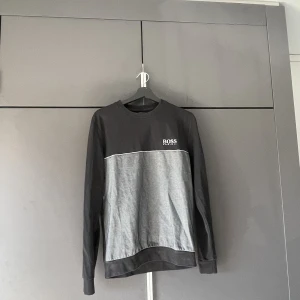 Hugo boss tröja  - Aldrig använd så den är som ny! 