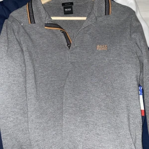 Boss långärmad pike - Nypris 1500
